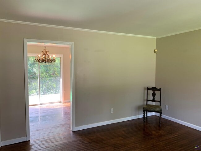 Building Photo - 3240 Commodore Dr