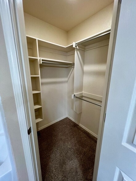 Building Photo - 511 Ridge Point Dr