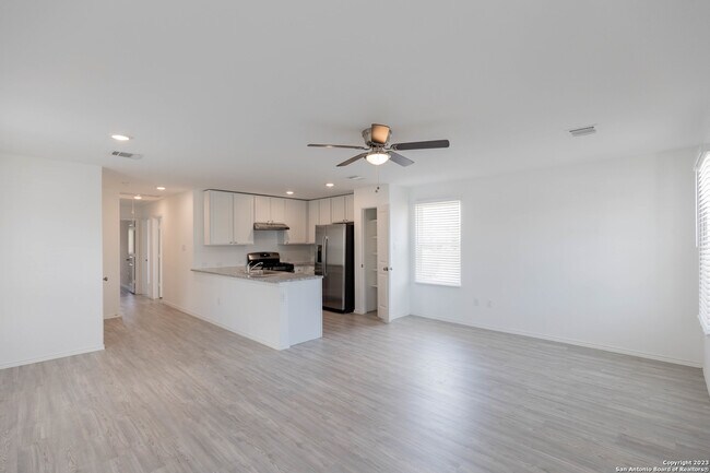 Building Photo - 8326 Piedra Medina