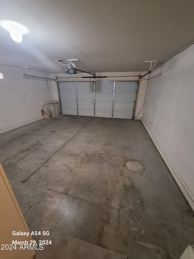 Building Photo - 9205 W Lone Cactus Dr