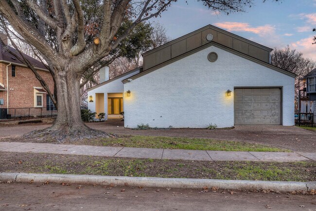 Building Photo - 8402 Columbia Dr