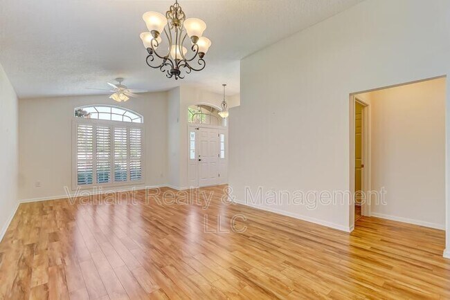 Building Photo - 608 Birchbark Trail