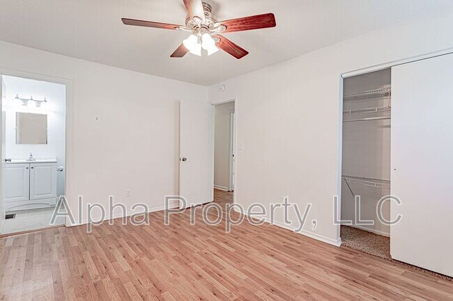 Building Photo - 134 Saturn Ln