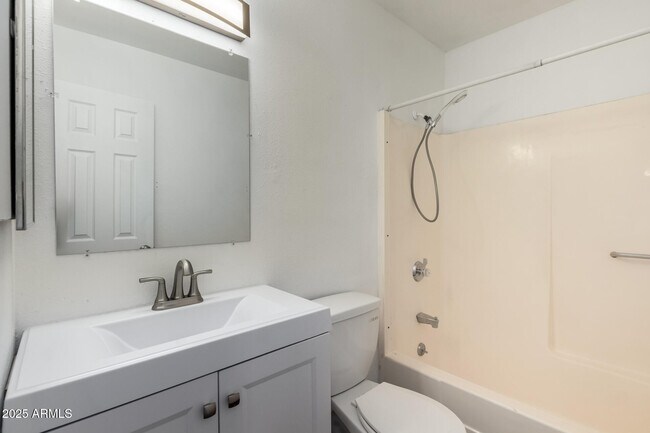 Building Photo - 4636 W Mission Ln