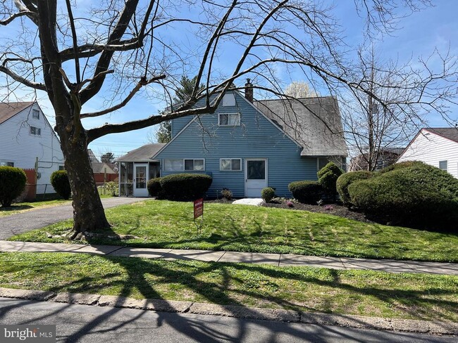 Building Photo - 15 Catalpa Ln