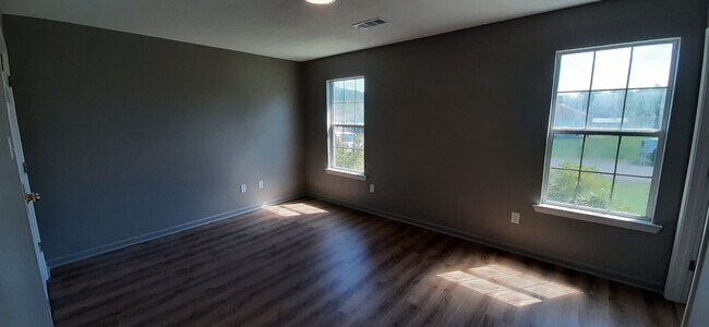 Building Photo - 426 Summer Dr