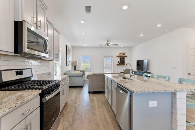 Building Photo - 6321 Town Ln