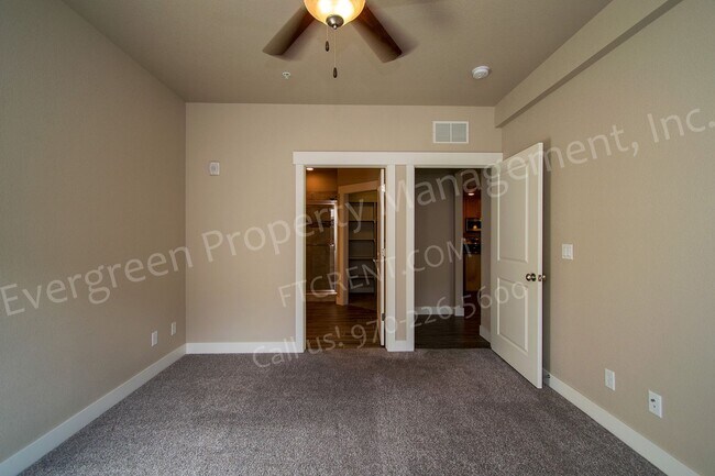 Building Photo - 2715 Iowa Dr