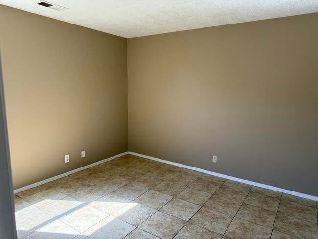 Building Photo - 1540 Glendale Ct SE