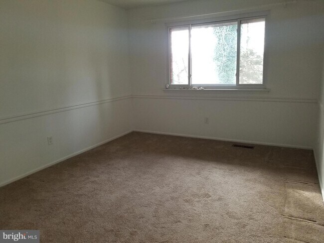 Building Photo - 1005 Worthington Dr