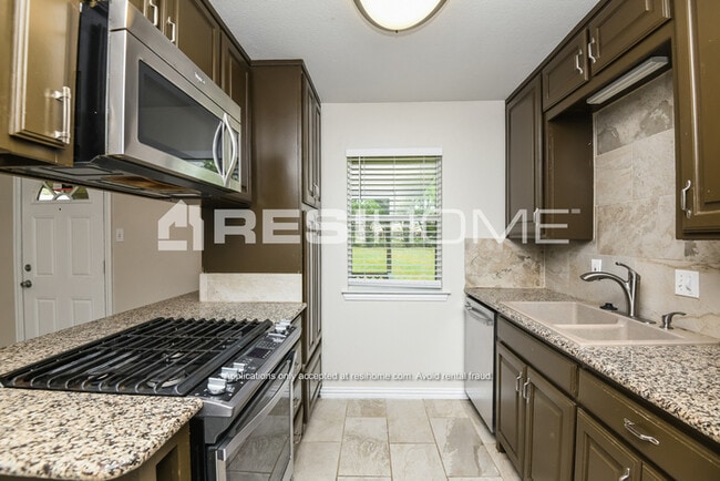 Building Photo - 521 Kemper Ave