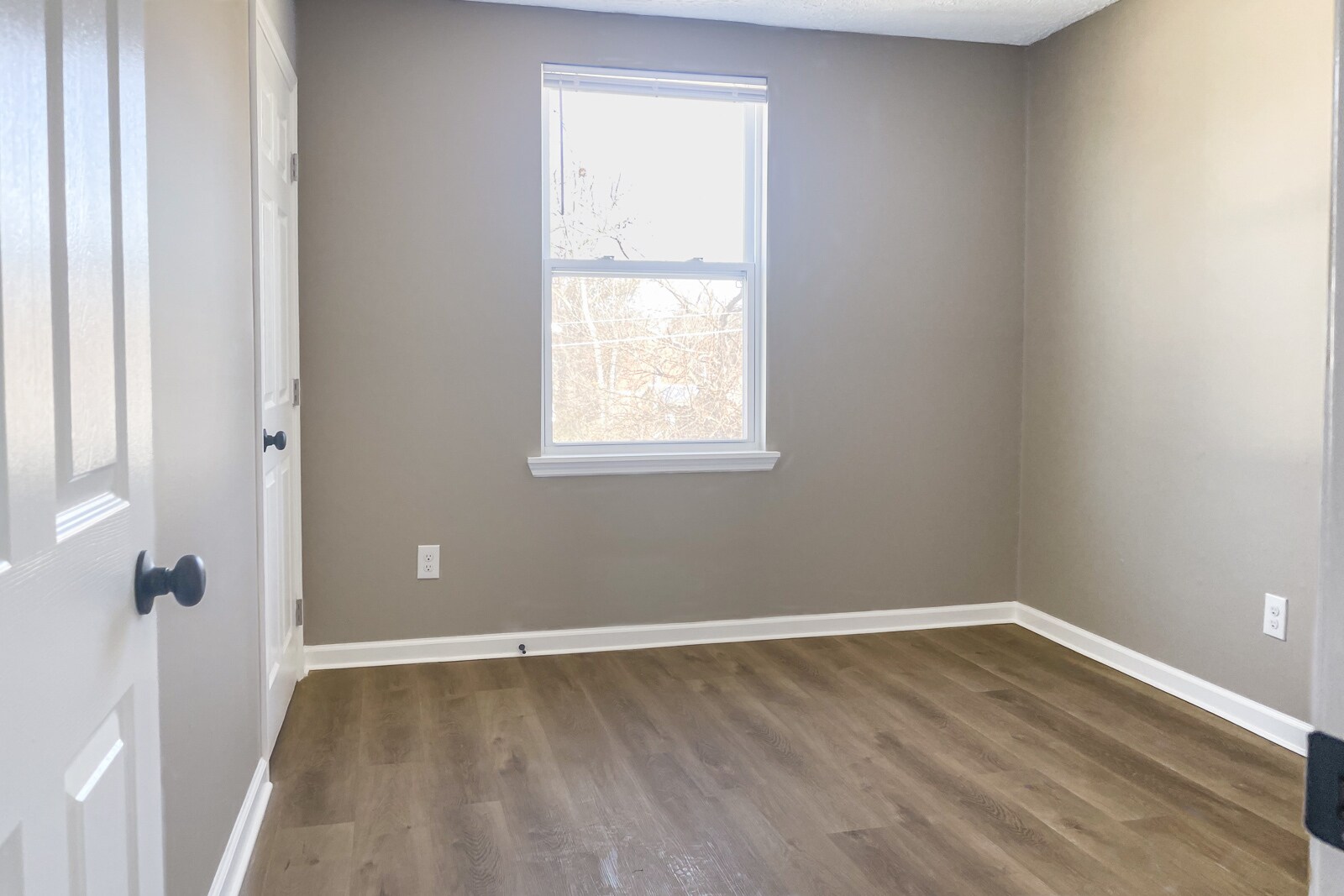 Building Photo - 2312 E 14th St