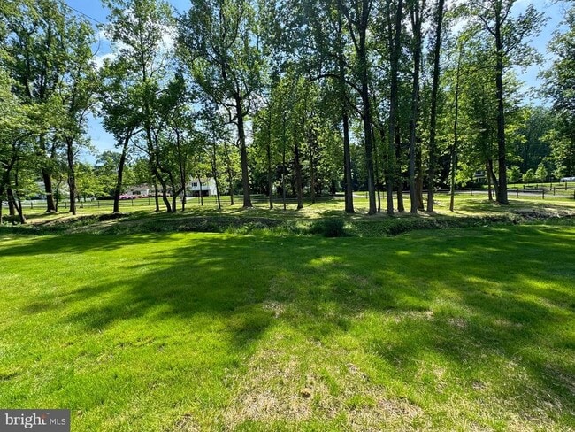 Building Photo - 553 Worthington Rd