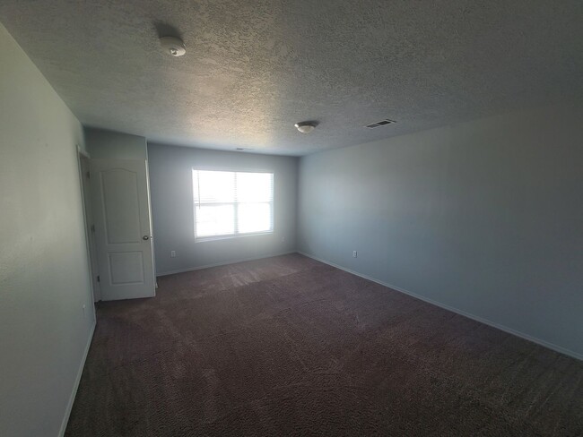 Building Photo - 3BR 2.5BA Home w/ Refrigerated Air near UNM (OPEN HOUSE 7/16 4:45)