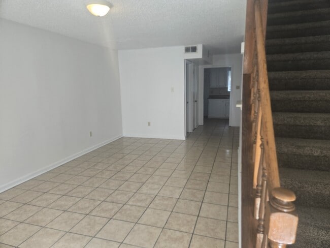 Building Photo - 115 Oak Ridge Ave