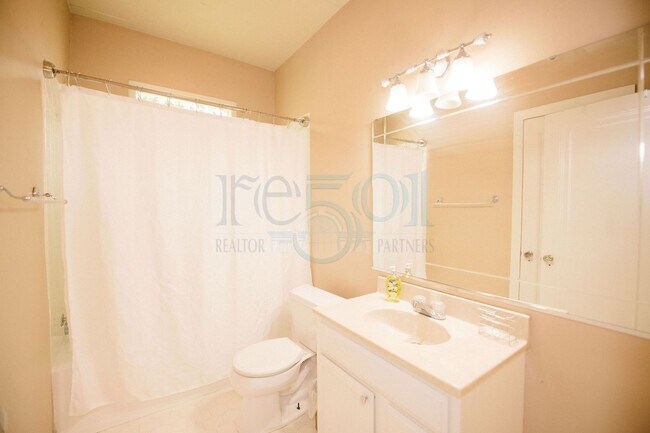 Building Photo - 1508 Kavanaugh Blvd