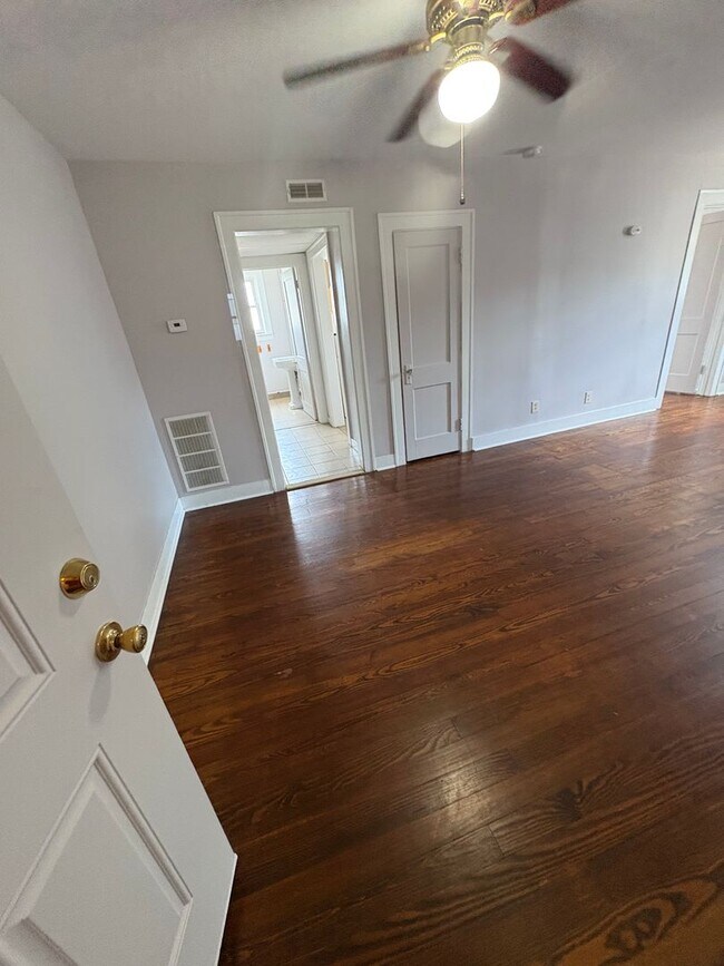 Building Photo - Maple1511-1513