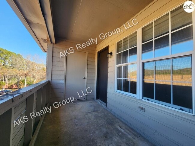 Building Photo - 1108 Chapel Creek Dr