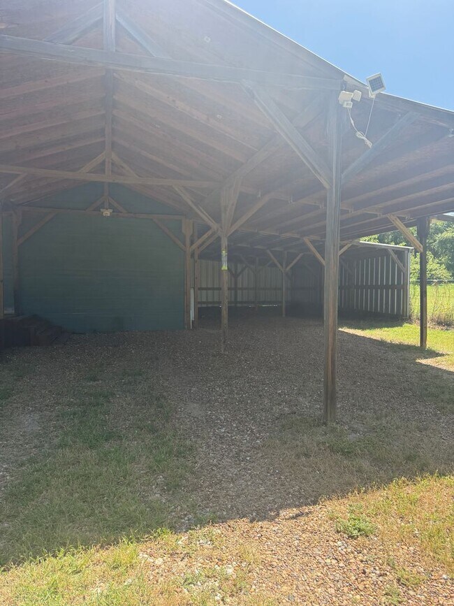 Building Photo - Beautiful 2 bedroom, 2.5 bath POOL home!!!!