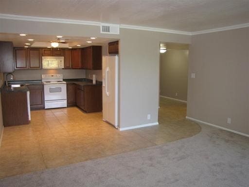 Building Photo - READY TO TOUR NOW! Scottsdale Shadows 2Bed 2Bath includes ALL UTILITES!