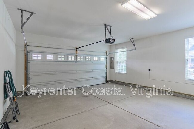 Building Photo - 215 Fleming Way