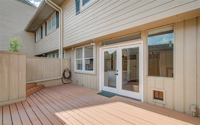 Building Photo - 5839 Sugar Hill Dr