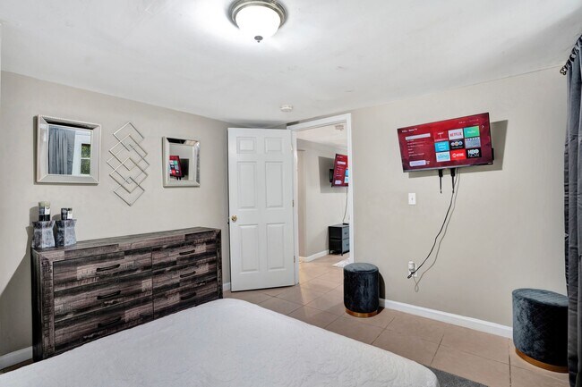 Building Photo - 408 Martin St