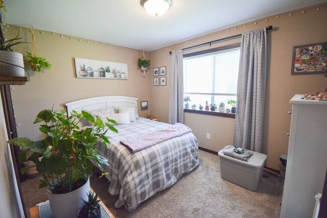 Building Photo - Beautiful and Spacious 4 Bedroom 3 Bath Available For Rent!