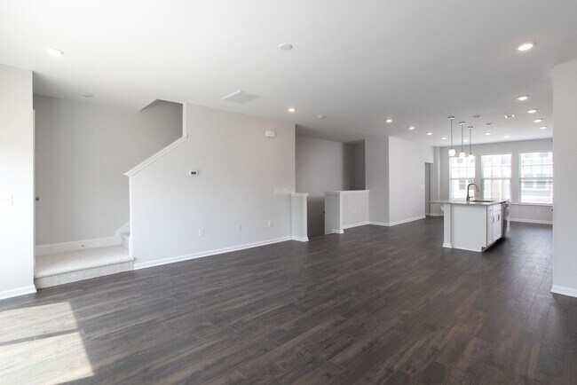 Building Photo - Gorgeous Townhome With Loads of Amenities in Ellis Crossing!