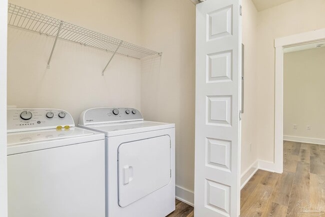 Building Photo - 520 N De Villiers St