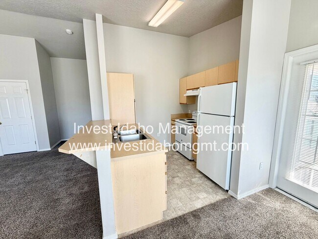 Building Photo - Avenger Lane