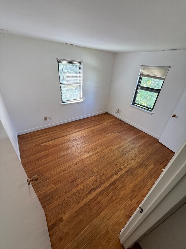 Building Photo - 11 Brownell Cir