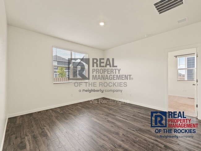 Building Photo - 920 London Wy