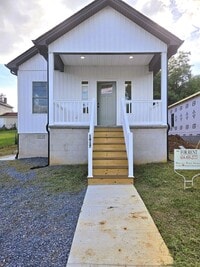 Building Photo - Beautiful new built three-bedroom, two-bat...