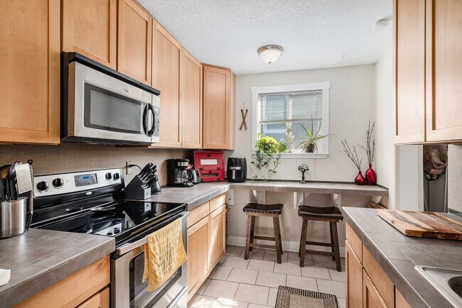 Building Photo - Beautiful Home Available in Berkeley Neigh...