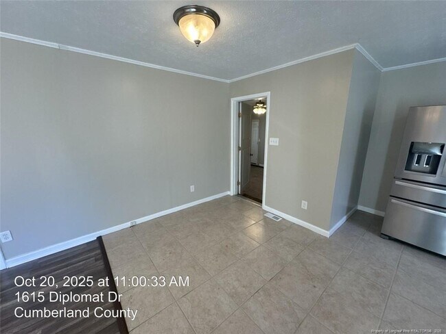 Building Photo - 1615 Diplomat Dr