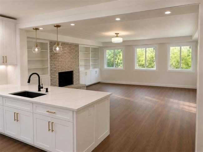 Building Photo - 3120 Haverford Ln SE
