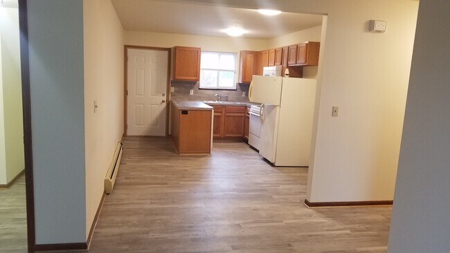 Building Photo - 1063 E 16th St