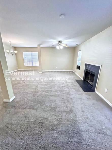 Building Photo - 941 Ujamaa Dr