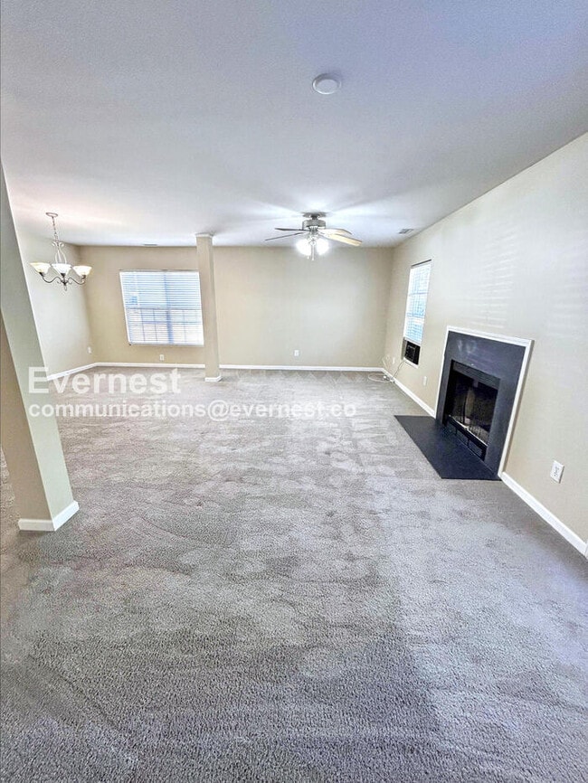 Building Photo - 941 Ujamaa Dr