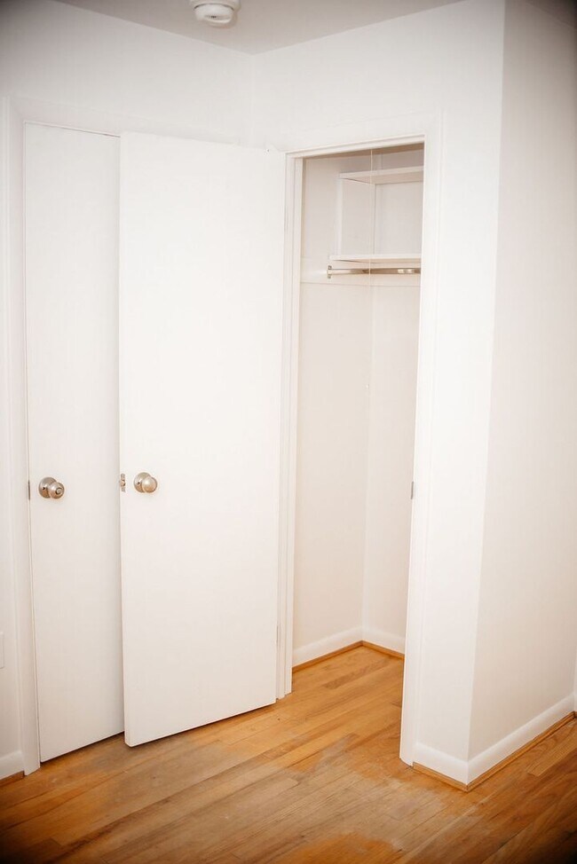 Building Photo - 425 Spring Dr