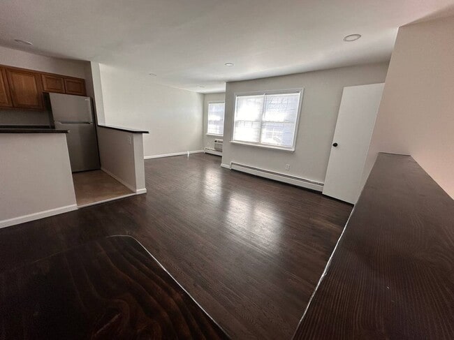 Building Photo - 581 Patten Ave