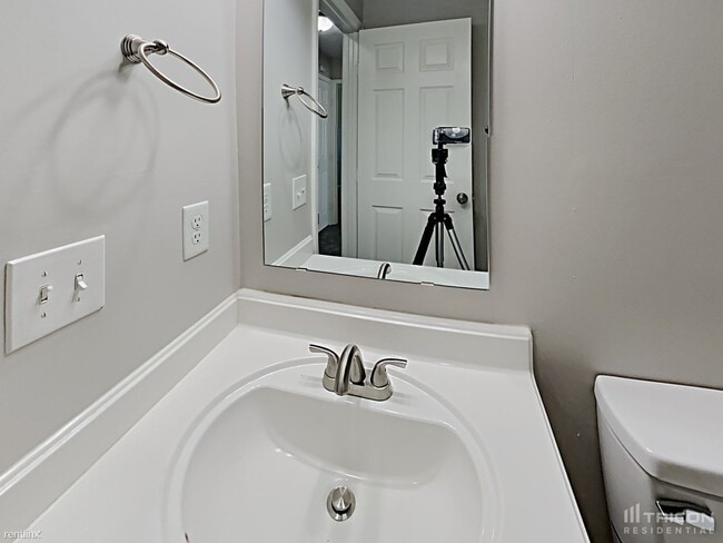 Building Photo - 1212 Green River Ct