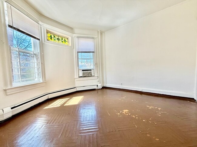 Building Photo - 183 Fairview Ave