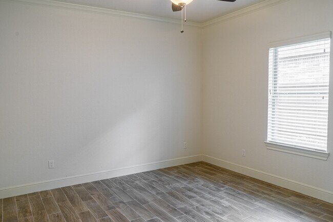 Building Photo - 2548 Appian Wy