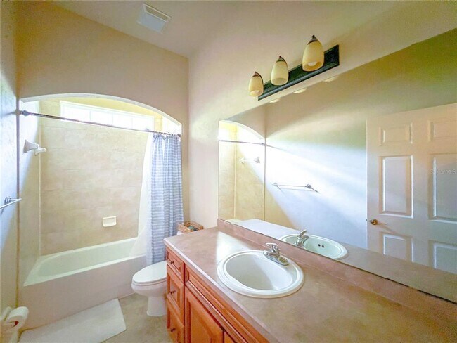 Building Photo - 9048 SW 76th Ave