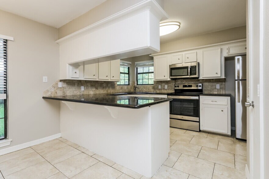 Building Photo - 11631 Alcott Dr