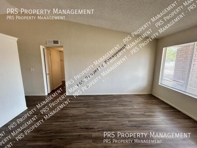 Building Photo - 3226 N Sycamore Pl