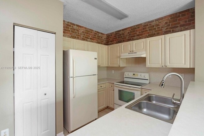 Building Photo - 2239 SE 25th Ave