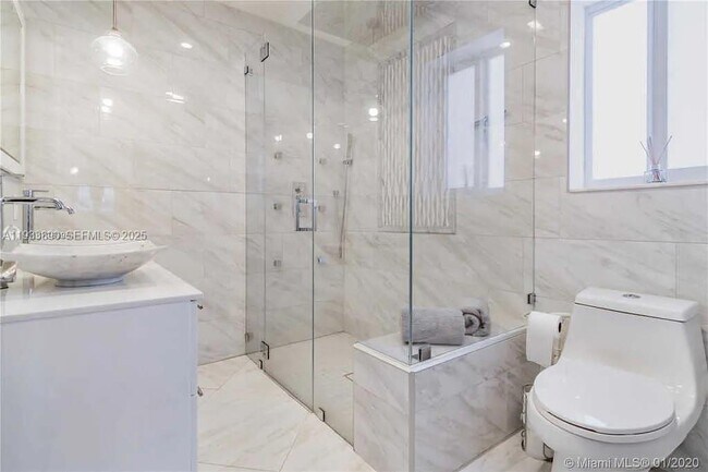 Building Photo - 1731 NE 172nd St